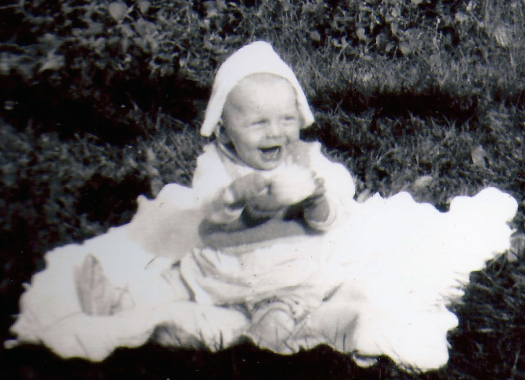 Olle Johansson när han var en glad bebis